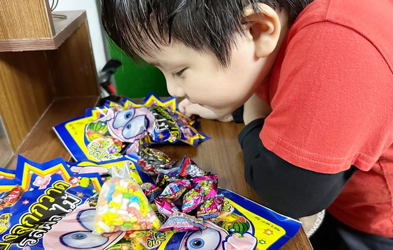 Thận trọng với bánh kẹo ''bắt mắt'' mùa Halloween