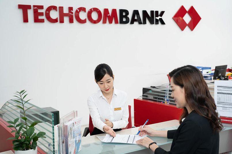 Nhân viên chăm sóc khách hàng Techcombank