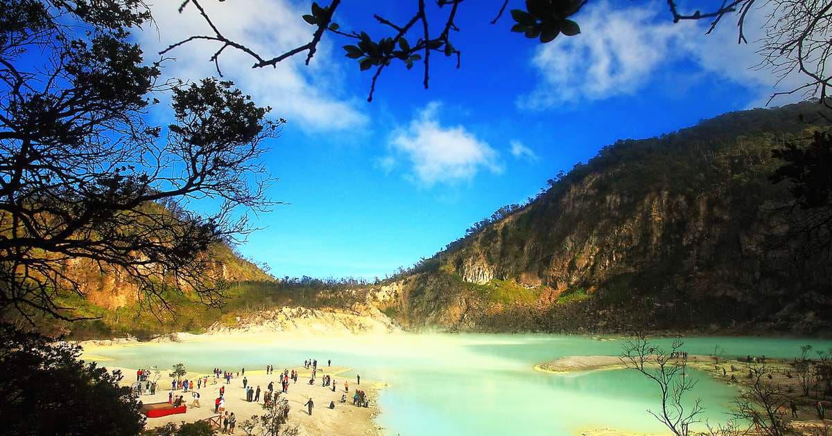 Núi lửa White Crater (Hồ núi lửa trắng)