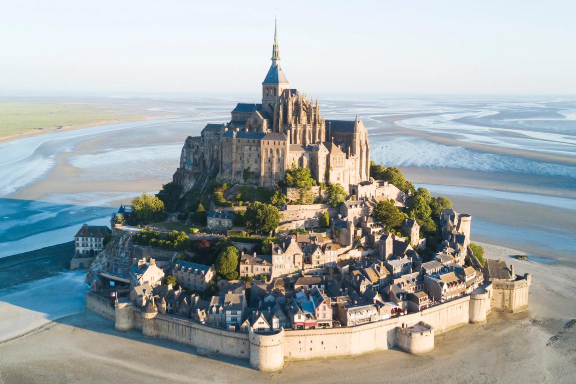 KHÁM PHÁ MONT SAINT MICHEL - ỐC ĐẢO THIÊNG LIÊNG GIỮA LÒNG BIỂN KHƠI